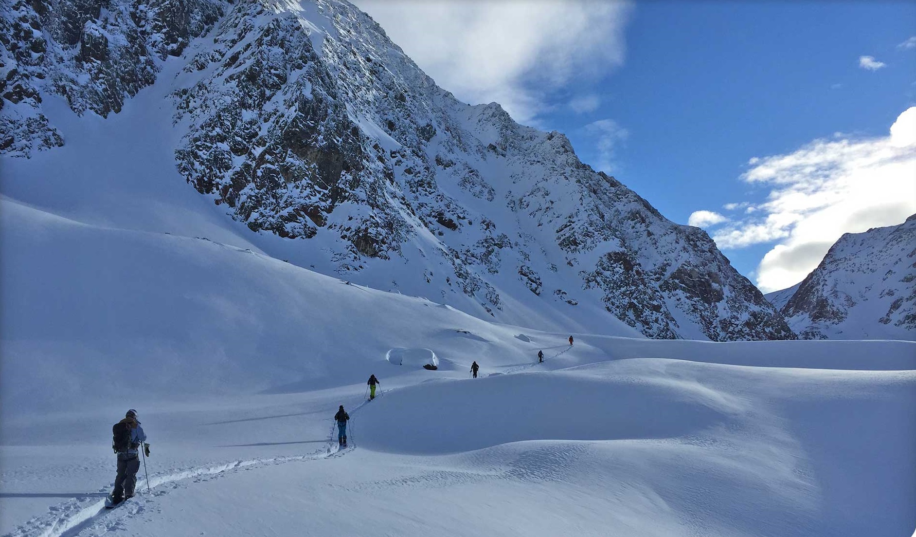 Groep mensen op trektocht in Tirol